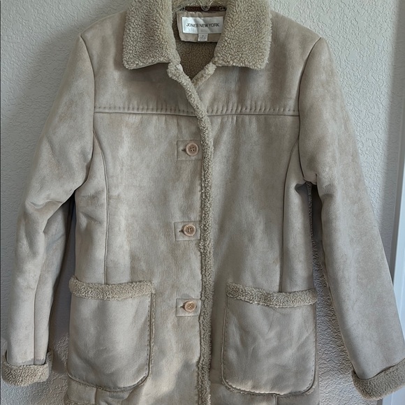 Jones New York women’s Cream Faux Shearling Jacket - Picture 4 of 7